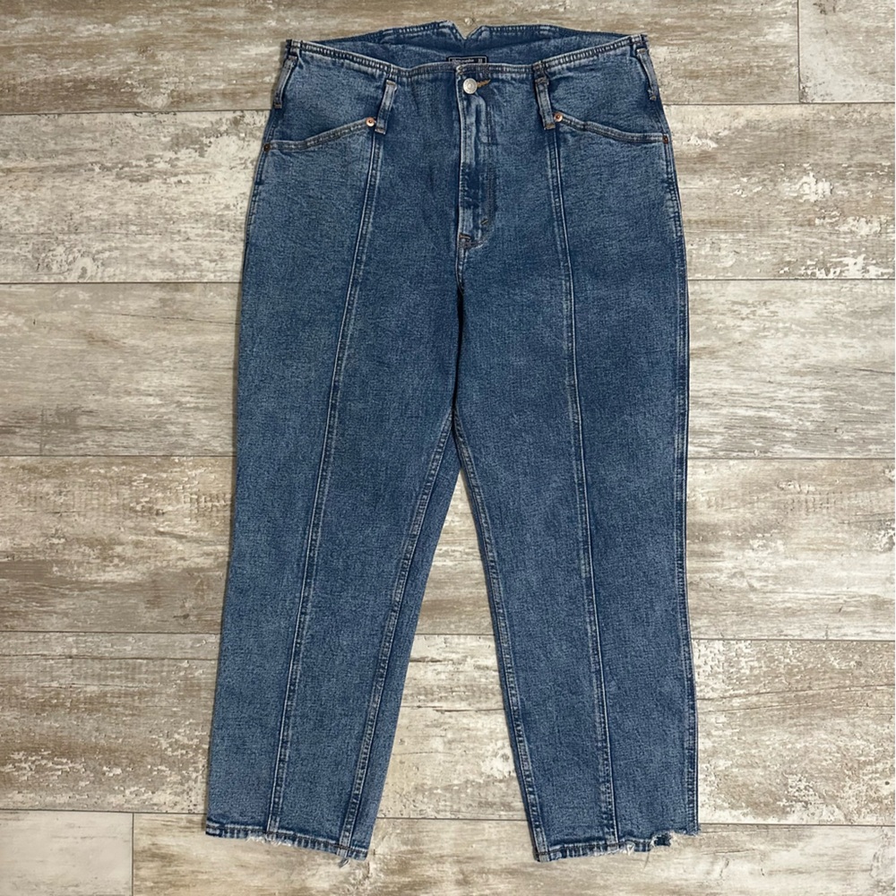 Abercrombie & Fitch Ultra High Rise Mom Jeans